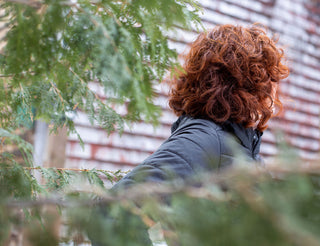 Prendre soin de ses cheveux en hiver : une routine simple pour hydrater, apaiser et protéger