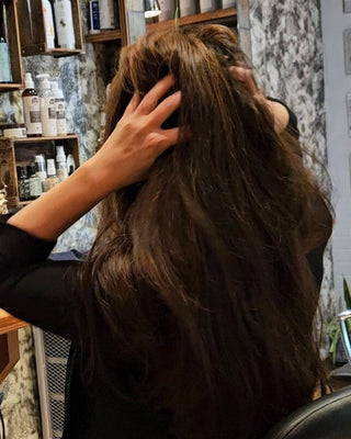 Cuir Chevelu Irrité : D’où viennent ces inconforts et comment l’apaiser naturellement ?