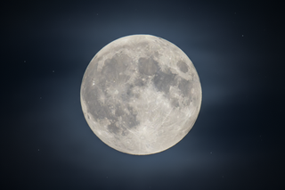 Calendrier lunaire et cheveux : comprendre quand couper et soigner selon les phases de la lune