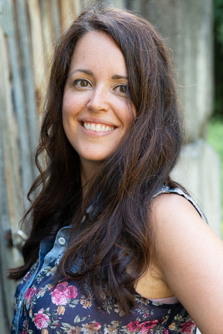 Salon Marie-Eve, un espace chaleureux dédié au soin des cheveux, offrant des services personnalisés, des conseils experts et une expérience beauté apaisante.